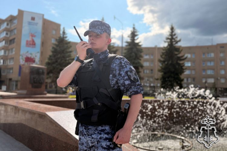 Сотрудники и военнослужащие Управления Росгвардии по Тверской  области приняли   участие в охране  общественного порядка и обеспечении безопасности  во время празднования Дня России. 