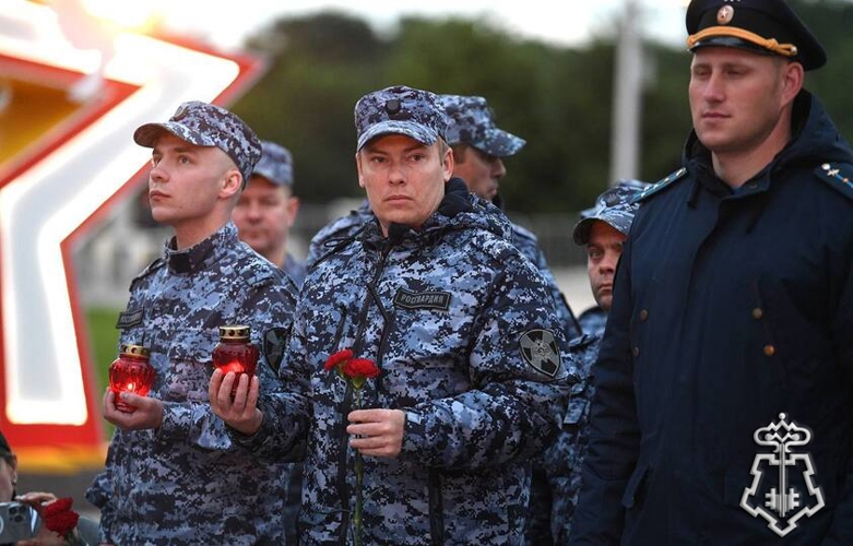 В Твери личный состав Вневедомственной охраны и  территориального Управления Росгвардии принял участие в мероприятиях, посвященных Дню Памяти и скорби 