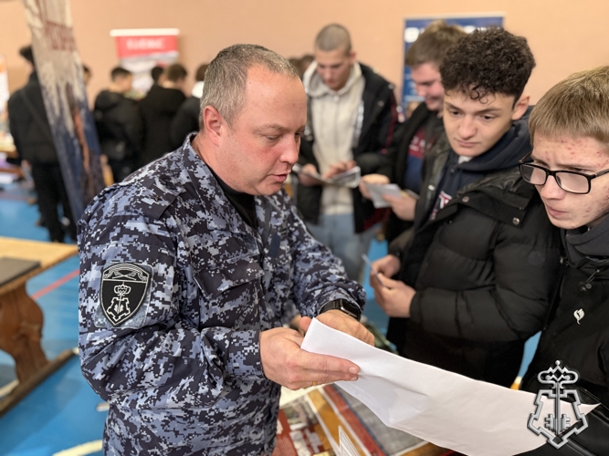 Сотрудники вневедомственой охраны приняли участие в «Ярмарке вакансий»