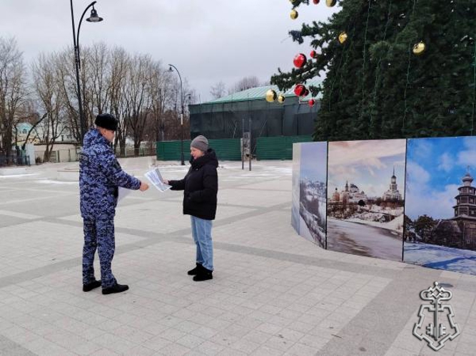 Росгвардейцы провели профилактические беседы с гражданами в рамках акции «Безопасный Новый год» в Тверской области