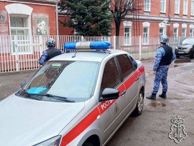 В Твери росгвардейцы приняли участие в антитеррористическом учении на объекте образования