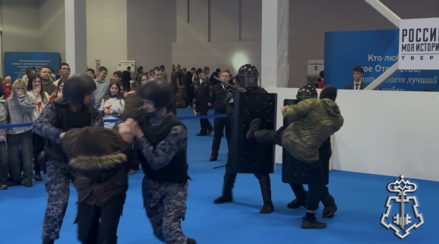 Росгвардейцы в Твери приняли участие в форуме «Шаг в профессию»