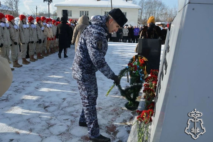 В Западной Двине сотрудники вневедомственной охраны приняли участие в памятном мероприятии, приуроченном к 37-й годовщине вывода советских войск из Афганистана