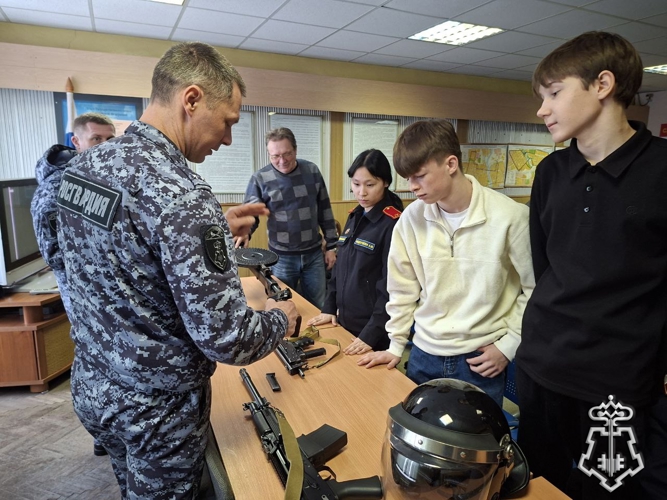 Росгвардейцы провели урок мужества для тверских школьников
