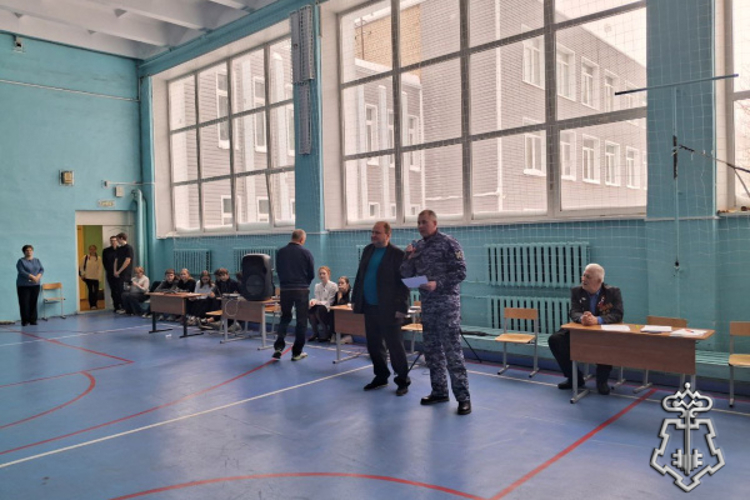 В преддверии Дня Защитника Отечества росгвардейцы приняли участие в спортивном мероприятии в школе в Тверской области