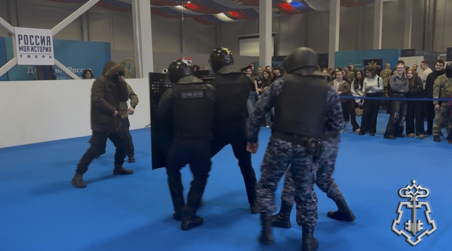 Росгвардейцы в Твери приняли участие в форуме «Шаг в профессию»