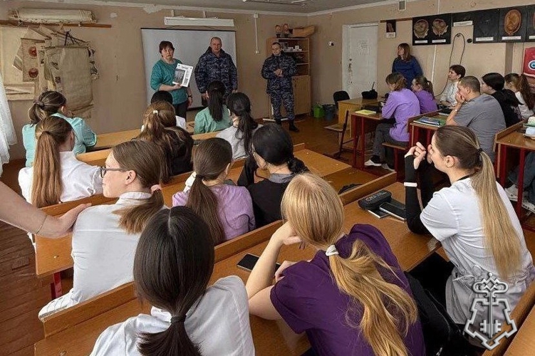 Сотрудники вневедомственной охраны рассказали студентам Кашинского медицинского колледжа о службе в Росгвардии