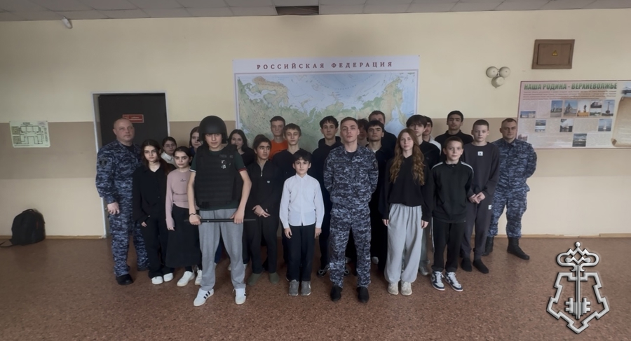 Представители Росгвардии провели урок в одной из тверских школ