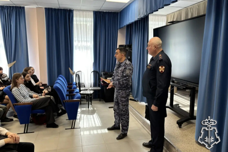 В ТВЕРСКОЙ ОБЛАСТИ РОСГВАРДЕЙЦЫ РАССКАЗАЛИ УЧАЩИМСЯ УЧЕБНЫХ ЗАВЕДЕНИЙ О ПРЕИМУЩЕСТВАХ ПОСТУПЛЕНИЯ В ВОЕННЫЕ ВУЗЫ РОСГВАРДИИ