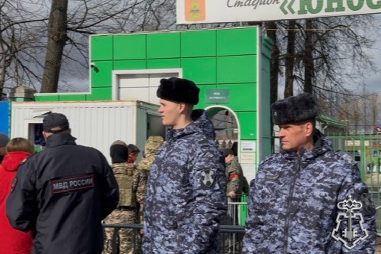 Росгвардейцы обеспечили безопасность футбольного матча в Твери