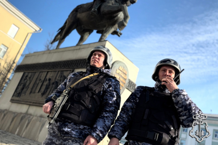 В Твери сотрудники вневедомственной охраны Росгвардии задержали подозреваемого в совершении кражи
