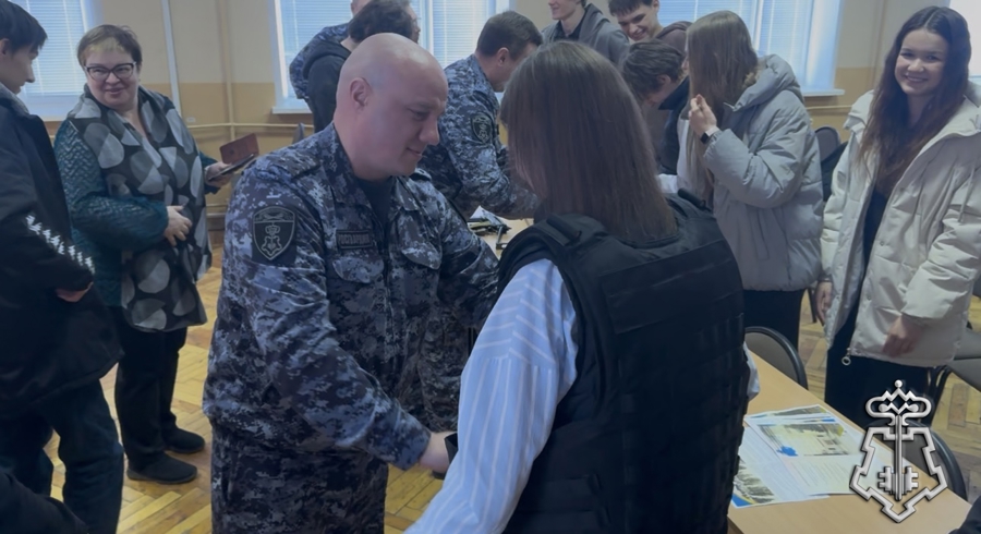 Вневедомственная охрана в Твери проводит патриотические мероприятия с молодёжью в рамках акции «Дни Росгвардии»