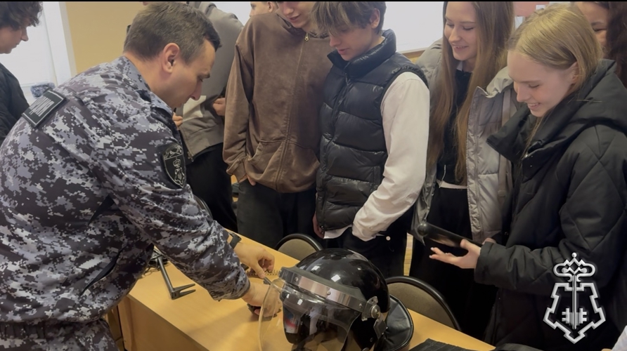 Вневедомственная охрана в Твери проводит патриотические мероприятия с молодёжью в рамках акции «Дни Росгвардии»