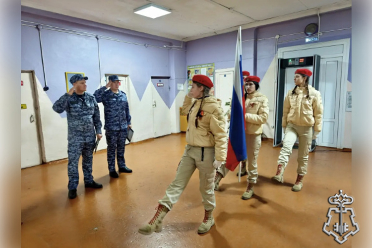 В Лихославле росгвардейцы приняли участие в смотре строя юнармейцев
