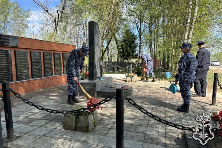 В Твери в преддверии празднования 81-й годовщины Победы в Великой Отечественной войне росгвардейцы провели акцию по сохранению исторической памяти