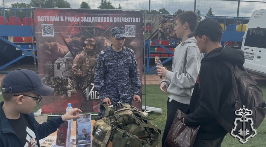 В День защиты детей в Твери Росгвардия познакомила юных тверитян с особенностями службы