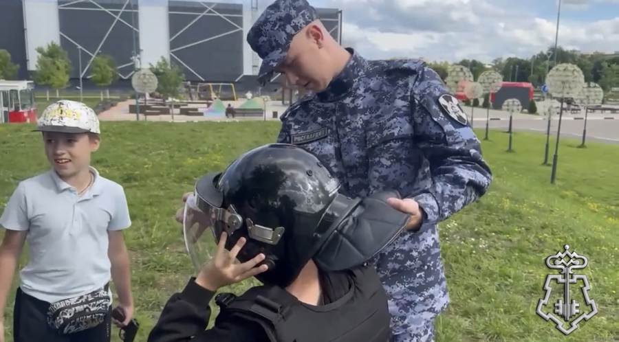 В Твери продолжается акция «Каникулы с Росгвардией»