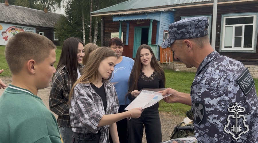 Представители Росгвардии провели спортивно — патриотическое мероприятие для воспитанников лагеря в Тверской области (видео)