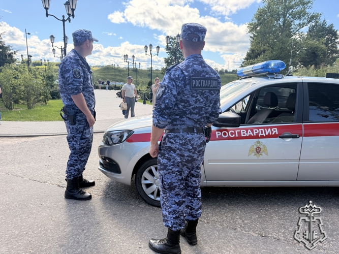 Сотрудники и военнослужащие Росгвардии обеспечили безопасность уличного фестиваля в Тверской области