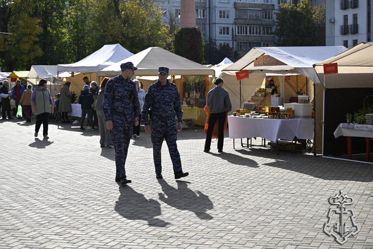  В период с 21 по 28 сентября 2026 года сотрудники вневедомственной охраны в Тверской области совершили более 280 выездов на охраняемые объекты, с которых поступал сигнал «тревога». 