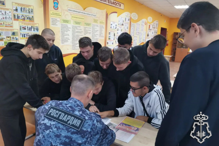 Профориентационное занятие со студентами Западнодвинского технологического колледжа провёл начальник отдела вневедомственной охраны Росгварди