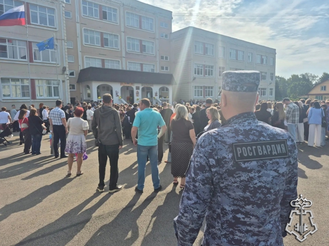 Во время празднования Дня знаний в Тверской области сотрудники Росгвардии обеспечили безопасность 