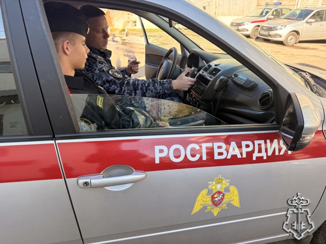 Знакомство с профессией: кадеты Росгвардии начали учебный год с визита в подразделение вневедомственной охраны