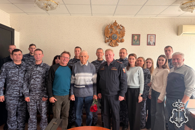 В Твери руководящий состав Управления вневедомственной охраны поздравил полковника милиции в отставке и ветерана службы Николая Николаевича Дмитриева с 85-летием