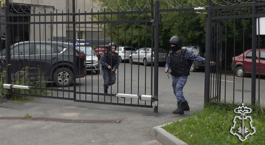 В Твери росгвардейцы отработали навыки реагирования на сигнал «тревога» на объекте телерадиоцентра