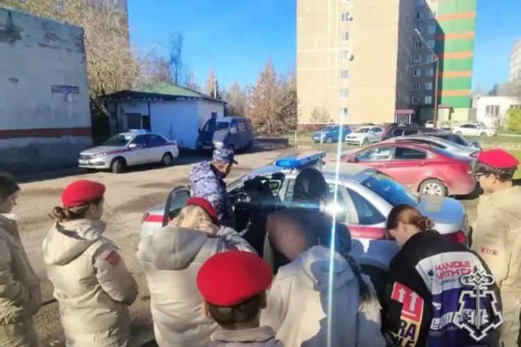 В Удомле День открытых дверей познакомил старшеклассников с работой вневедомственной охраны Росгвардии