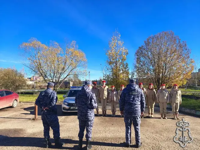 В Удомле День открытых дверей познакомил старшеклассников с работой вневедомственной охраны Росгвардии