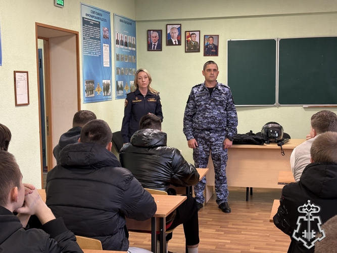 Сотрудники вневедомственной охраны и спецподразделений Росгвардии приняли участие во Всероссийском дне призывника в Твери (видео)