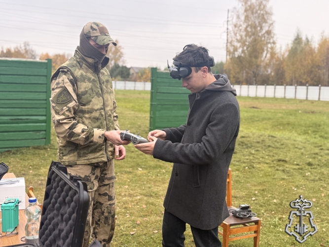 Сотрудники вневедомственной охраны и спецподразделений Росгвардии приняли участие во Всероссийском дне призывника в Твери (видео)